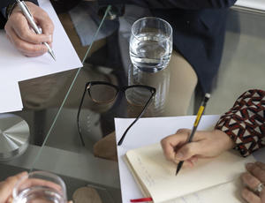Echanges à un bureau