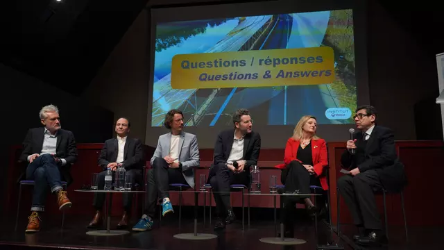 Photo conférence IA avec Philippe Guillouzic, Philippe Aghion, Corine de Bilbao, Albert Meige et Fouad Maach
